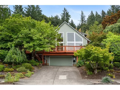 826 SW 8th St, Gresham, OR 97080