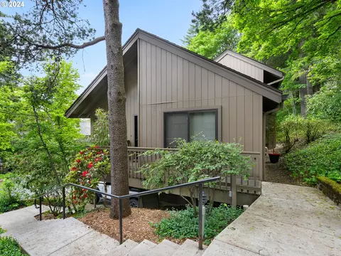 7528 SW Barnes Rd #A, Portland, OR 97225