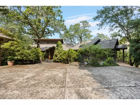 42 N River Dr, Roseburg, OR 97470