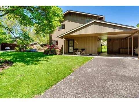 2272 Ridgeway Dr, Eugene, OR 97401