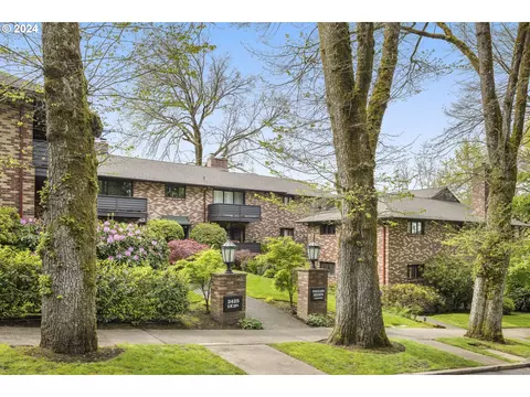 2425 SW 19th Ave #6, Portland, OR 97201