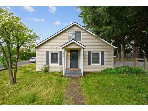 212 SE Hankel St, Dallas, OR 97338