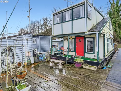 25200 NW Saint Helens Rd #22, Portland, OR 97231