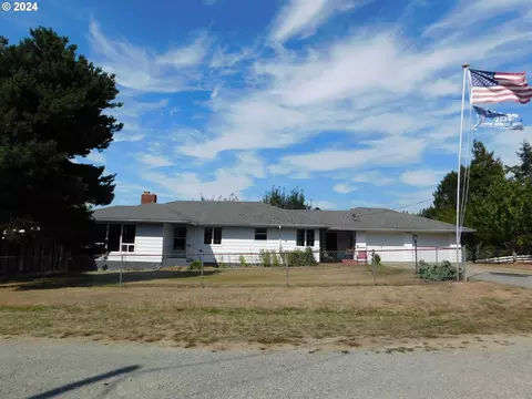 2343 Harris St, Myrtle Point, OR 97458