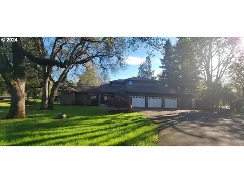 17883 N Bank Rd, Roseburg, OR 97470