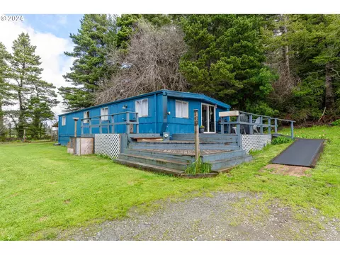 56091 Portland Rd, Bandon, OR 97411