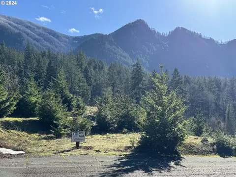 285 SW Sternwheeler Dr #22, Cascade Locks, OR 97014