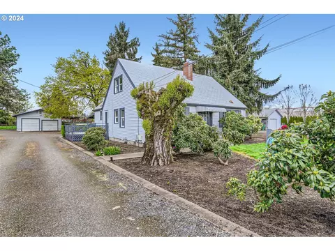 901 S Mckern Ct, Newberg, OR 97132
