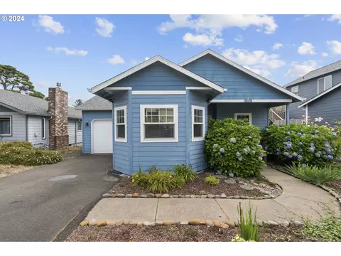 2152 NW Jetty Ave, Lincoln City, OR 97367