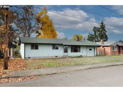 666 S 37th St, Springfield, OR 97478
