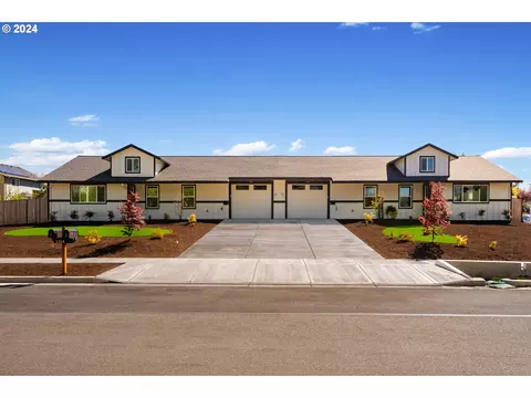 2900 N Crater Ln, Newberg, OR 97132