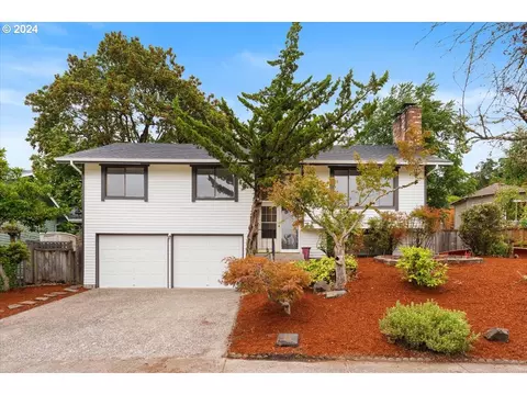 583 River Hills Dr, Springfield, OR 97477