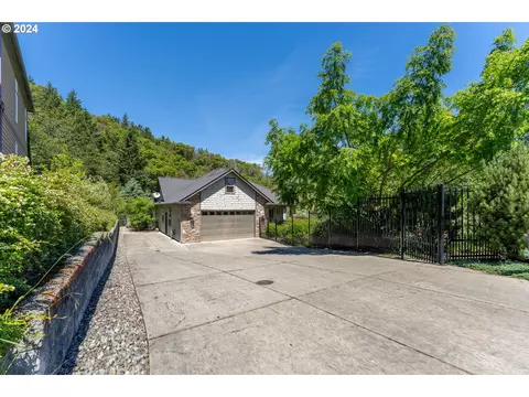 1153 NW Sunburst Way, Grants Pass, OR 97526