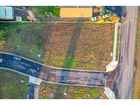 1551 1593 Barn St, Woodburn, OR 97071