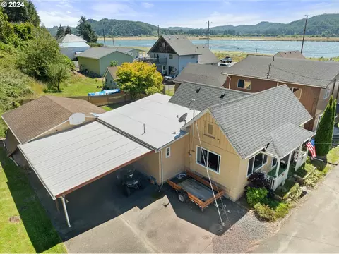 170 Pitt St, Gardiner, OR 97441