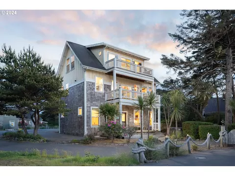 6425 SW Ebb Ave, Lincoln City, OR 97367