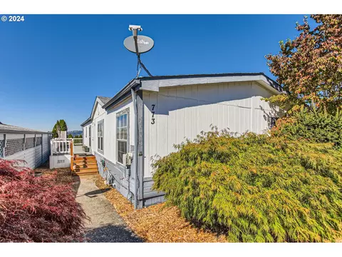 773 SW Crestview Way, Troutdale, OR 97060