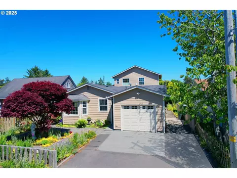 2525 Pine St, Seaside, OR 97138