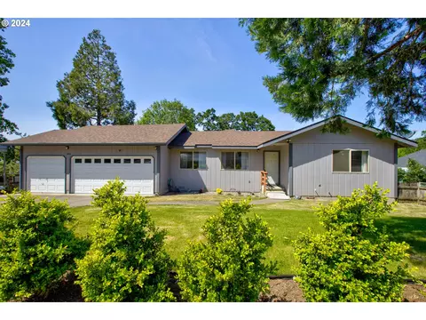 1954 SE Douglas Ave, Roseburg, OR 97470
