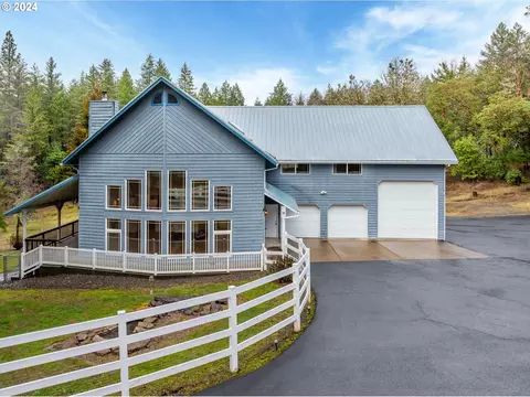 940 Shadow Hills Dr, Grants Pass, OR 97526