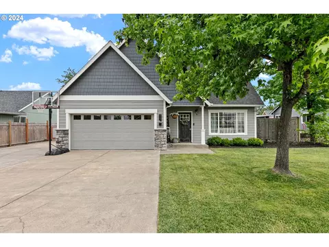 885 Monroe St, Harrisburg, OR 97446