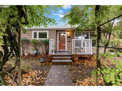 4527 SEllis St, Portland, OR 97206