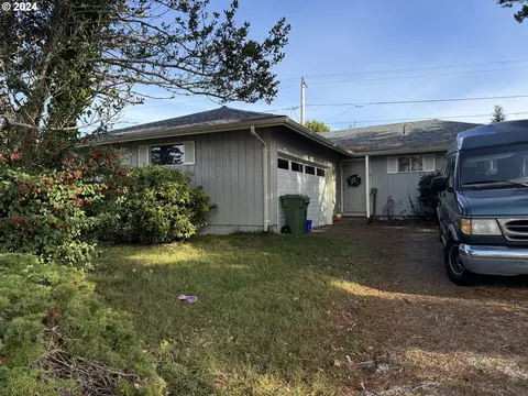 3551 Edgewood Dr, North Bend, OR 97459