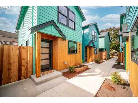 1410 SE Claybourne St #C, Portland, OR 97202