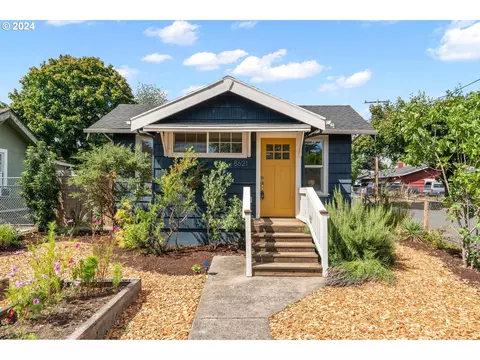 8621 SE Raymond Ct, Portland, OR 97266
