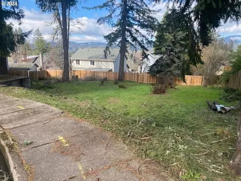 S 68 St, Springfield, OR 97478