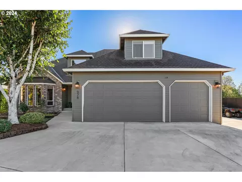 978 Amity Ct, Woodburn, OR 97071