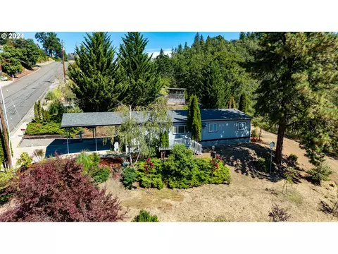 661 NE Ventura St, Roseburg, OR 97470