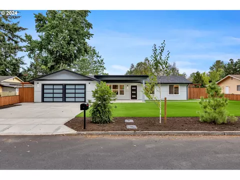 9919 NE Oakhurst Dr, Vancouver, WA 98662