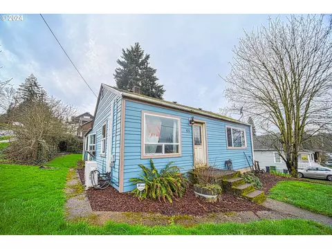 420 E D St, Rainier, OR 97048