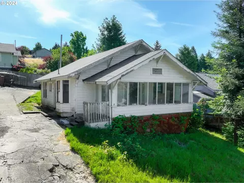 657 NE Casper St, Roseburg, OR 97470
