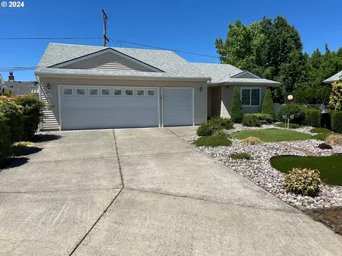 2195 Heather Way, Woodburn, OR 97071