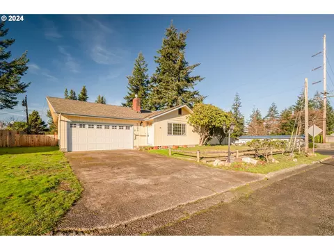 3420 Edgewood Dr, North Bend, OR 97459