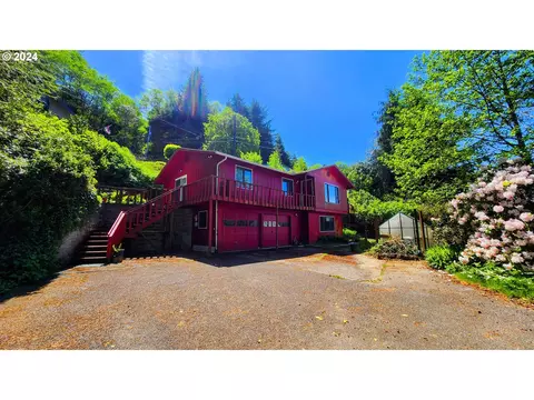 906 S Hill Dr, Reedsport, OR 97467