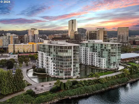 1310 NW Naito Pkwy #M306, Portland, OR 97209