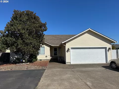 2702 Golfview Ave, Sutherlin, OR 97479