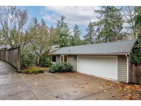 1621 Fircrest Dr, Eugene, OR 97403
