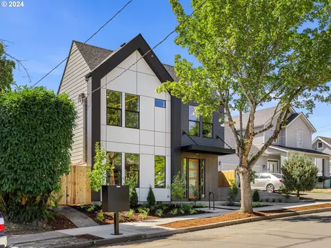 1798 SE Spokane St #1, Portland, OR 97202