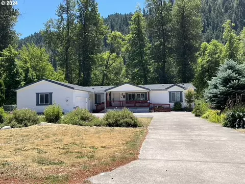 47788 Fairy Glen Dr, Oakridge, OR 97463