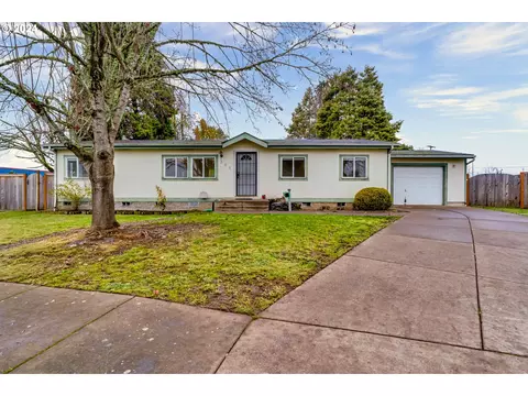 301 Smith Loop, Springfield, OR 97478
