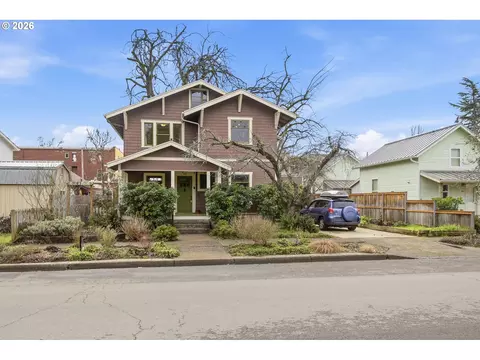 835 Ash Ave, Cottage Grove, OR 97424