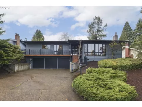2918 SW Collins Ct, Portland, OR 97219