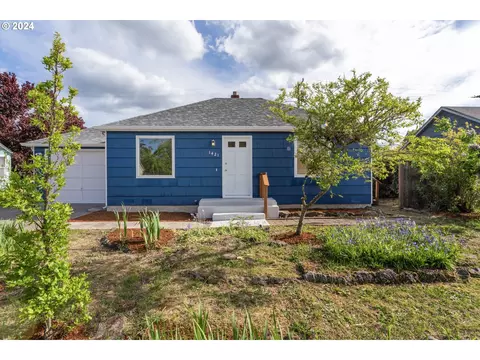 1421 Parker St, Springfield, OR 97477