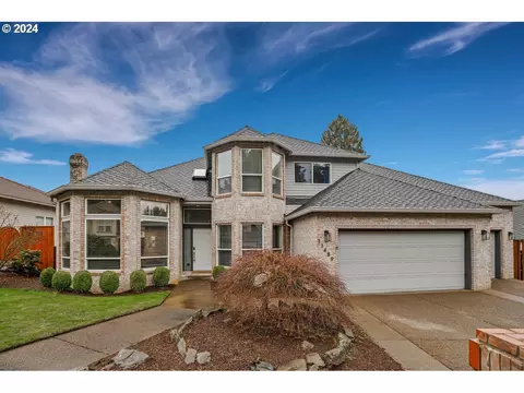11489 SE Highland Loop, Clackamas, OR 97015