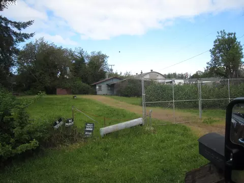 1360 Henderson Ave, Eugene, OR 97403 photo 1