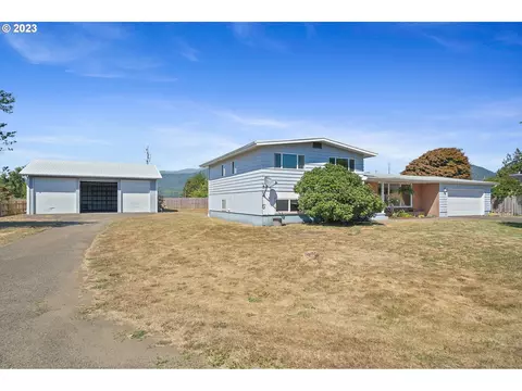 5108 Kenway Dr, Tillamook, OR 97141